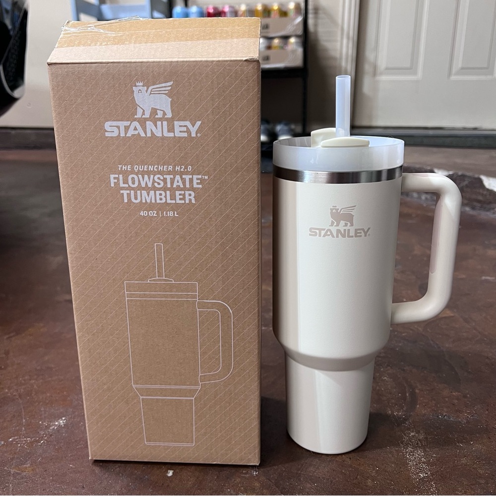 Stanley The Quencher H2.0 40 oz NWT